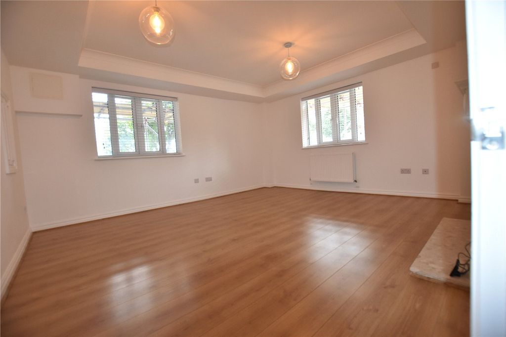 Property photo 2 of 11 Picture No. 12