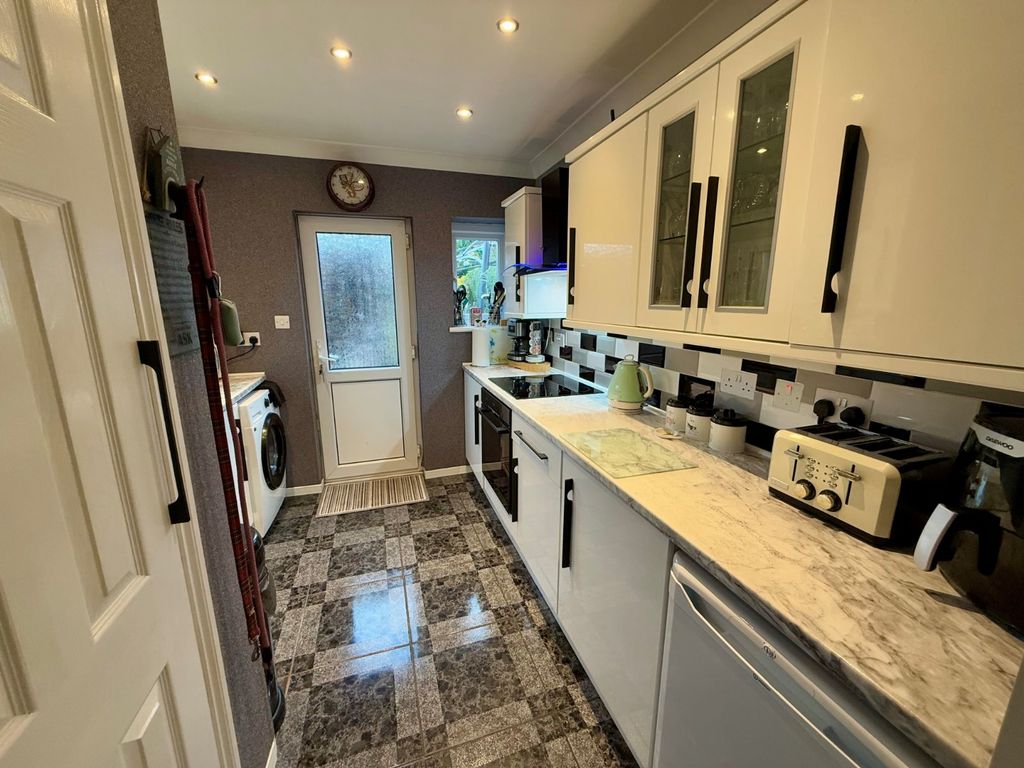 Property photo 3 of 22 Kitchen