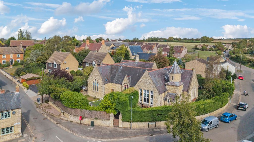Property photo 2 of 13 Dji_20250909140401_0747_D-773A5Bf1Ba81cc3Aac1d22F2