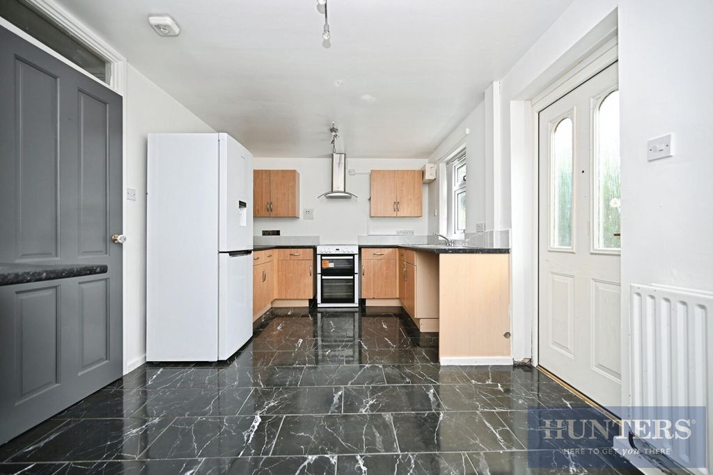 Property photo 2 of 11 Kitchen