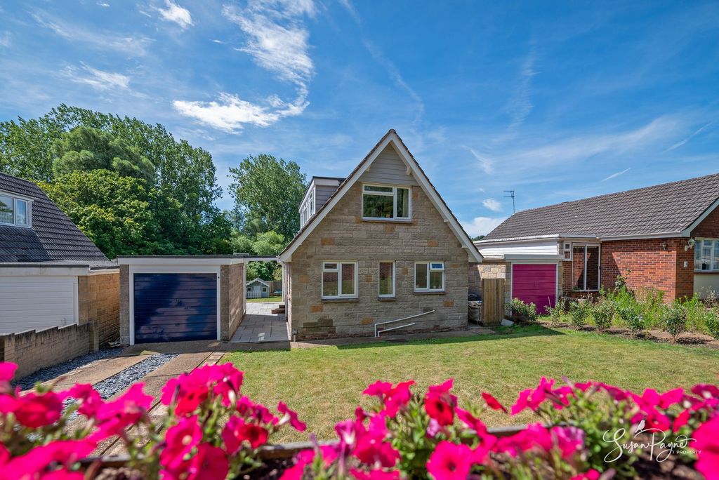 Property photo 1 of 34