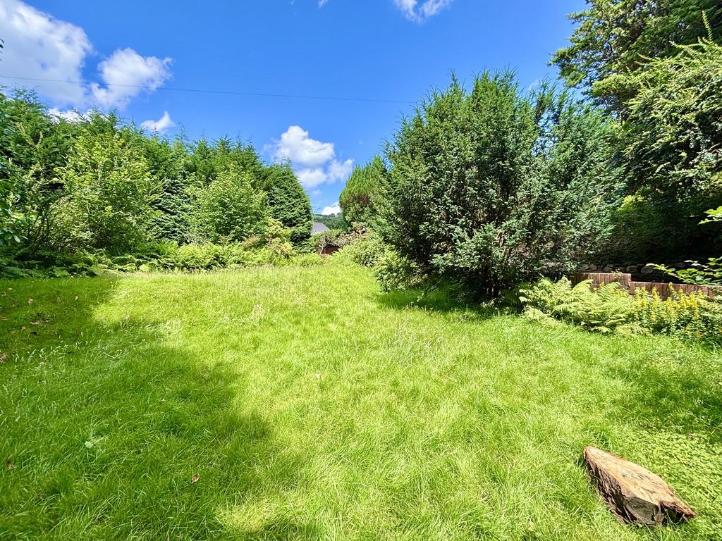 Property photo 3 of 40 Garden-Grounds