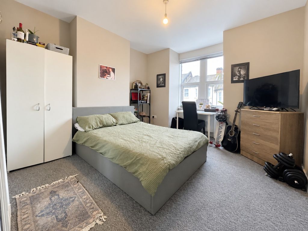Property photo 2 of 9 4623061