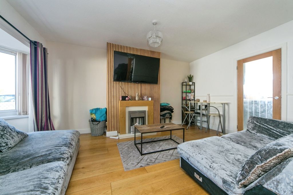 Property photo 2 of 18 Pbox-Img.Jpg