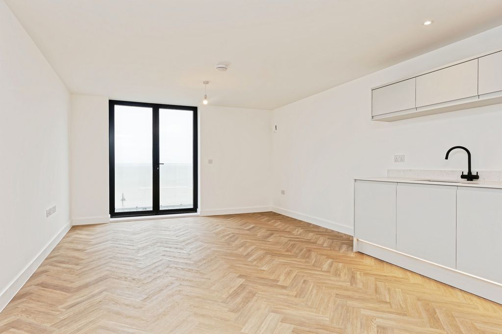 Property photo 3 of 20 Pbox-Img.Jpg