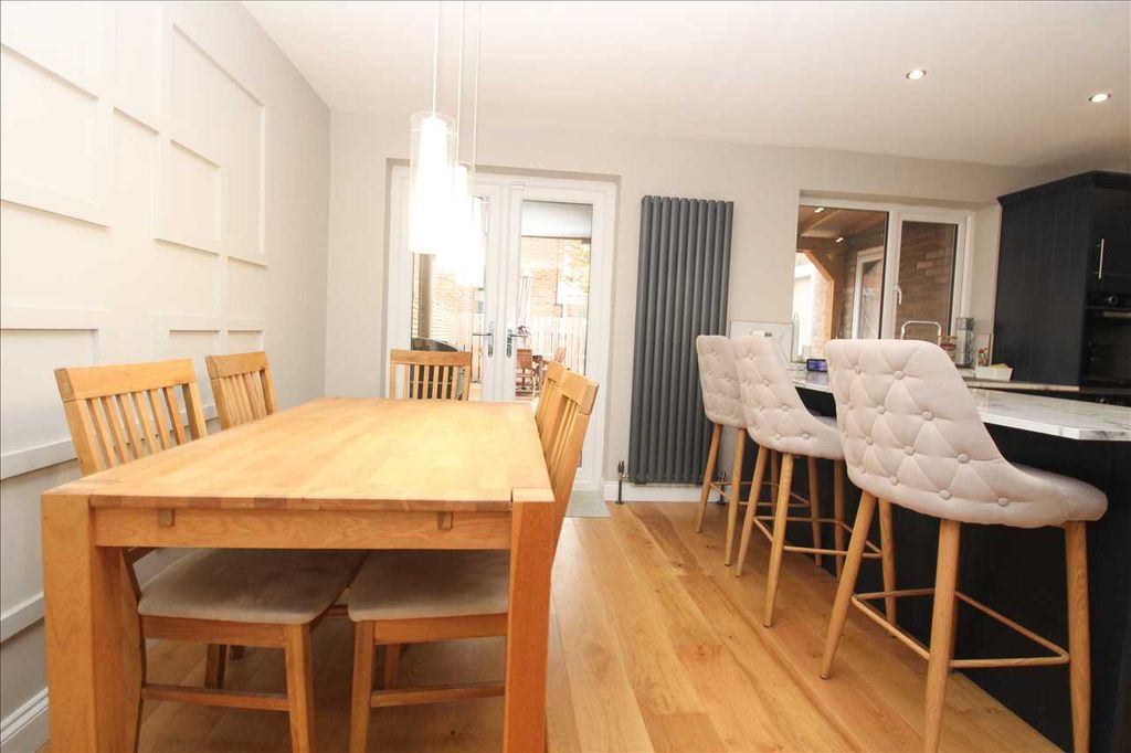 Property photo 3 of 25 Feature Photo