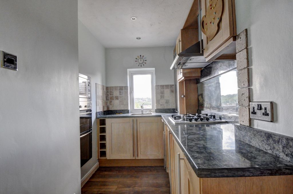 Property photo 2 of 8 30002628-Hr-2