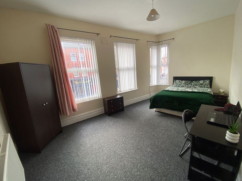 Property photo 1 of 12 Room 1