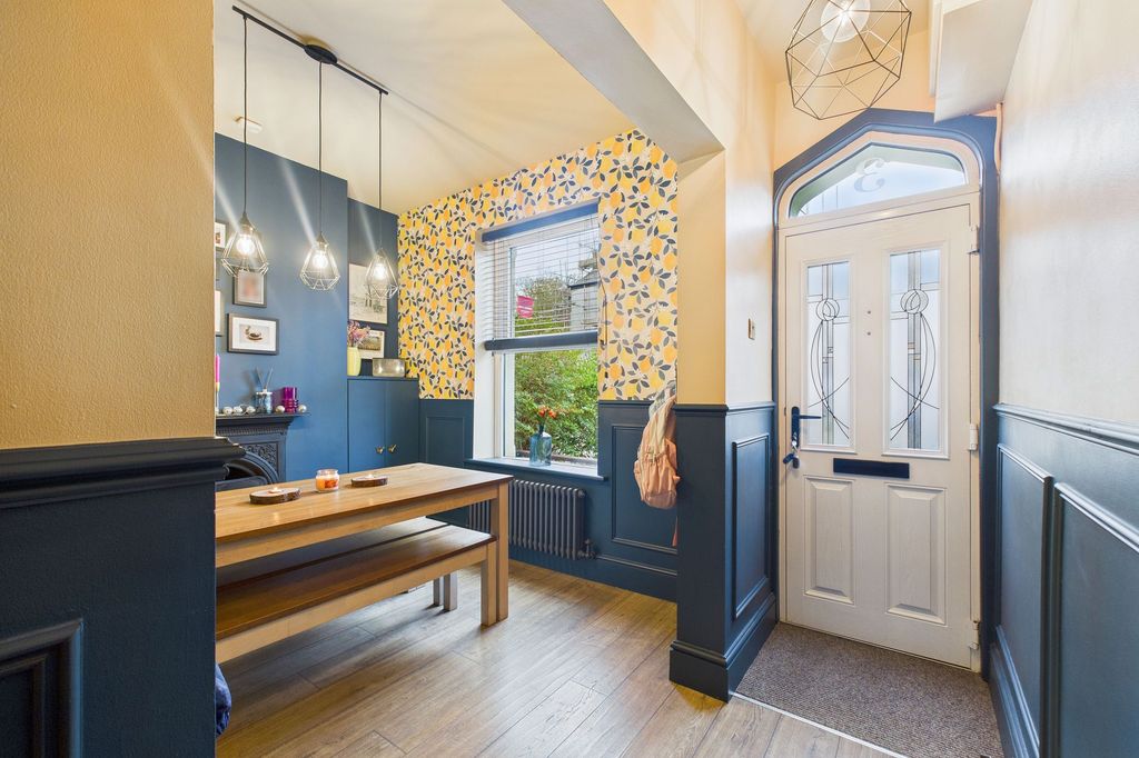 Property photo 2 of 35