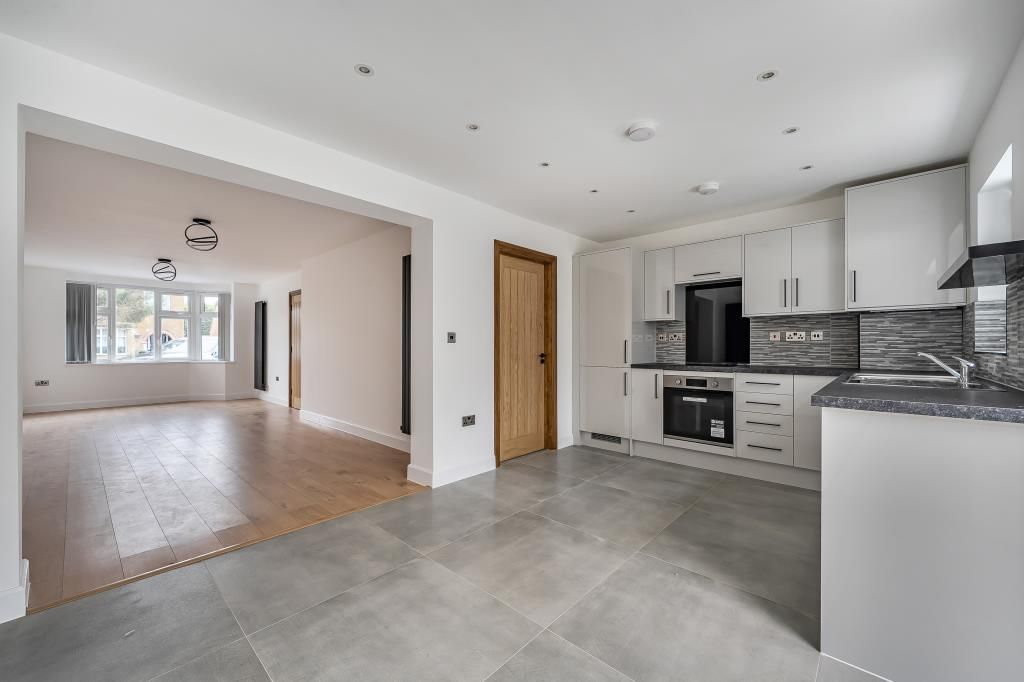 Property photo 3 of 20 Kitchen