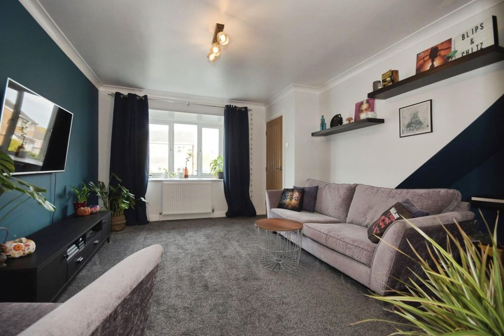 Property photo 2 of 16 Lounge.Jpg