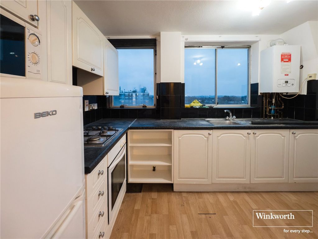 Property photo 3 of 7 Kitchen