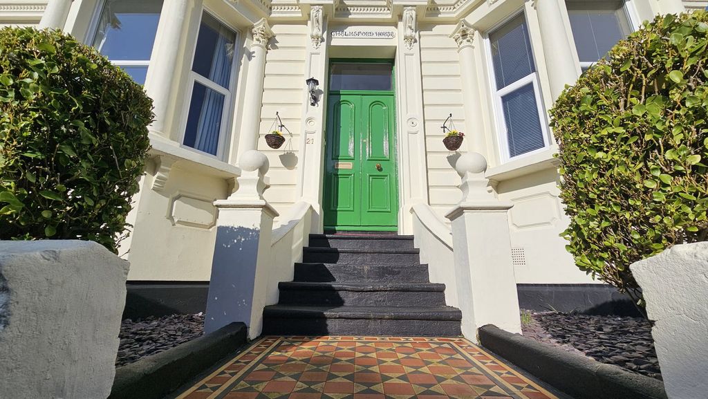 Property photo 3 of 25