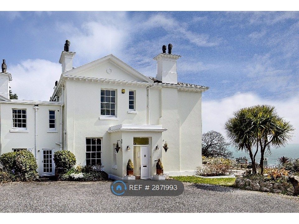 Property photo 2 of 21 Villa With Parking And Electric Gates