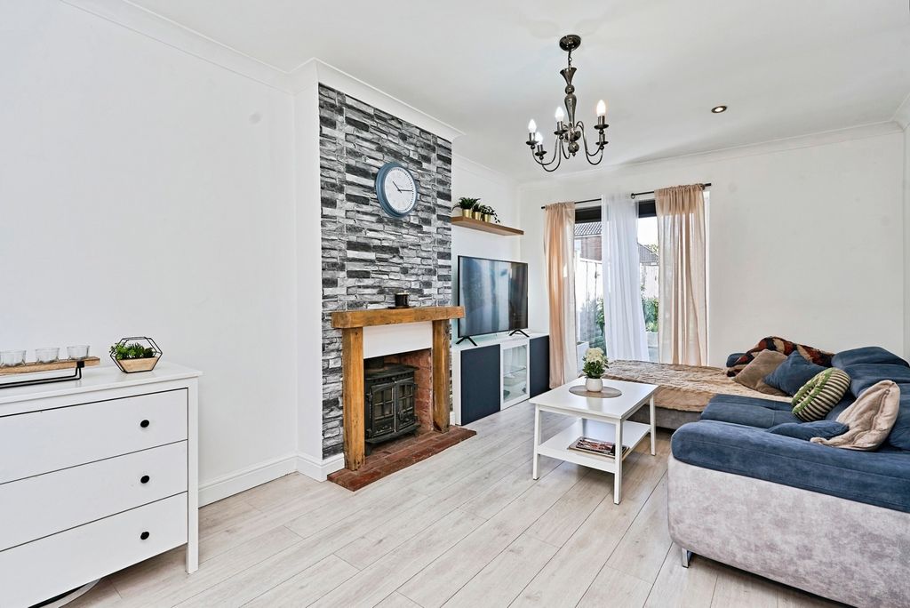 Property photo 2 of 22 Pbox-Img.Jpg