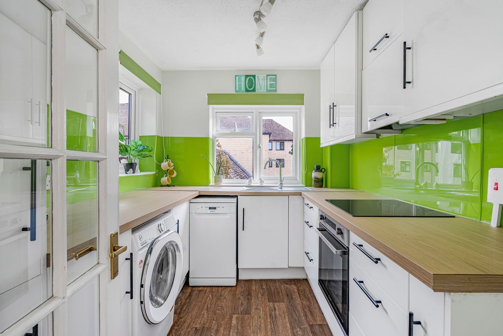 Property photo 3 of 12 Kitchen