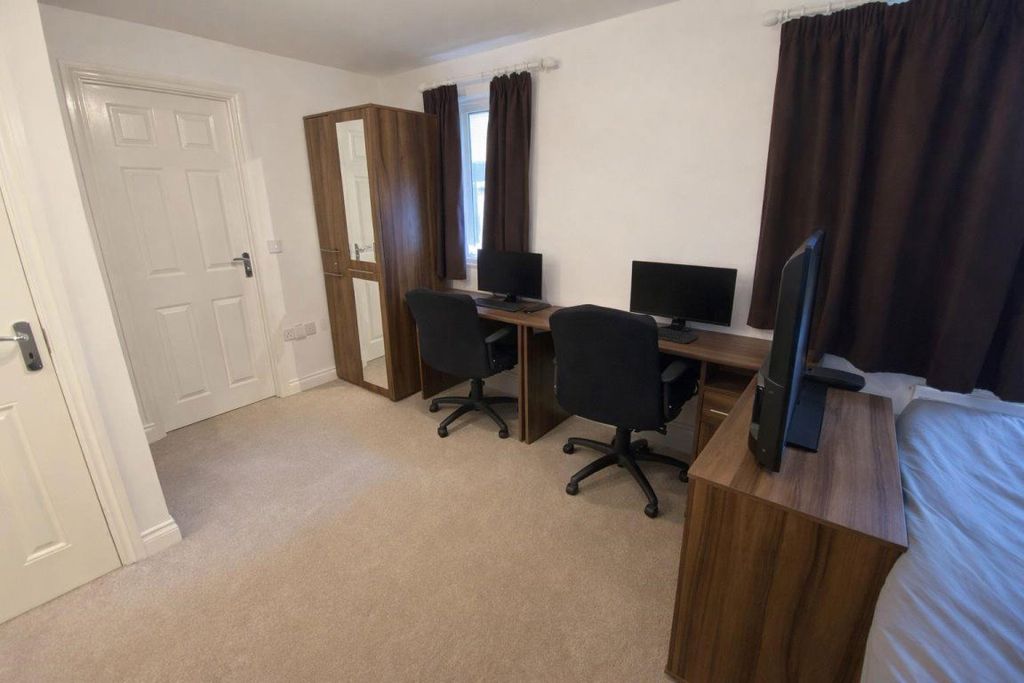 Property photo 3 of 8