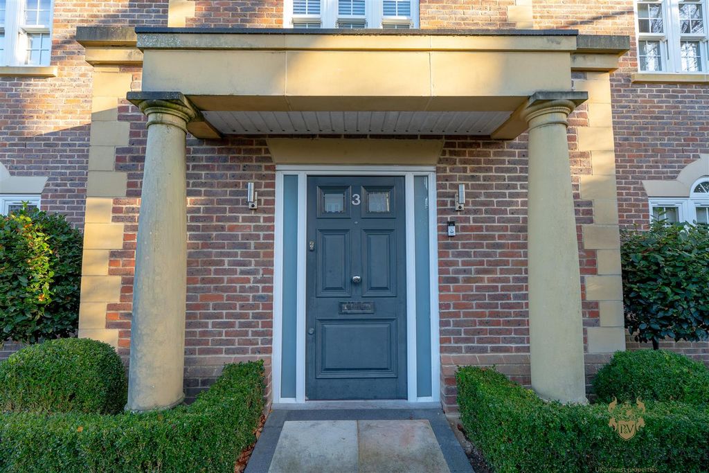 Property photo 3 of 40 Outside