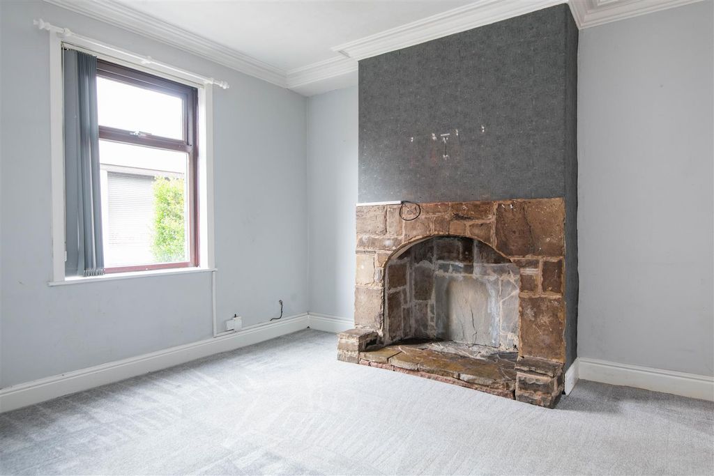 Property photo 2 of 13 Lounge