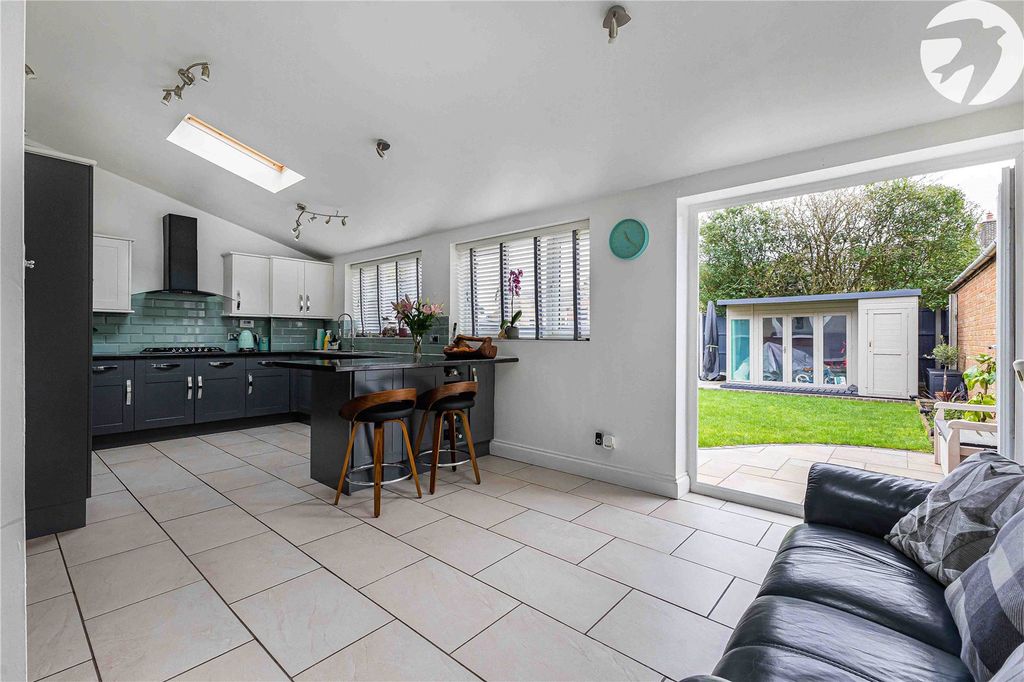 Property photo 2 of 25 Picture No. 09