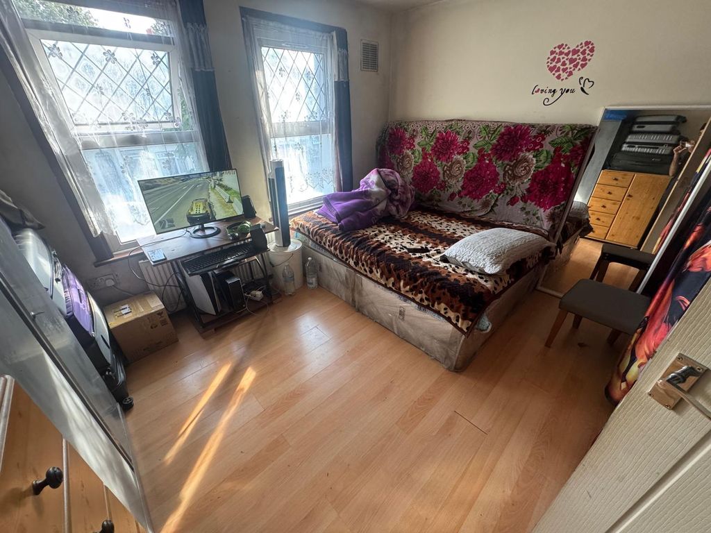 Property photo 3 of 9 Gallery