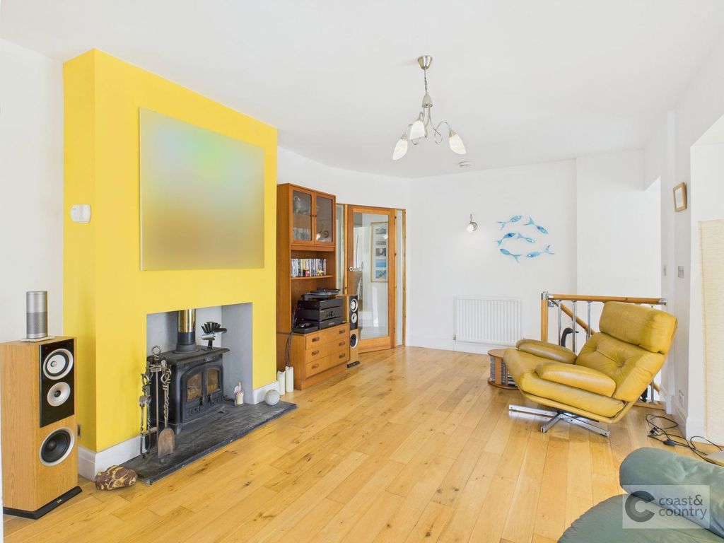 Property photo 3 of 35