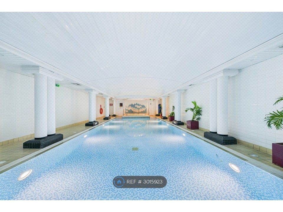 Property photo 1 of 18 Swimming Pool 2