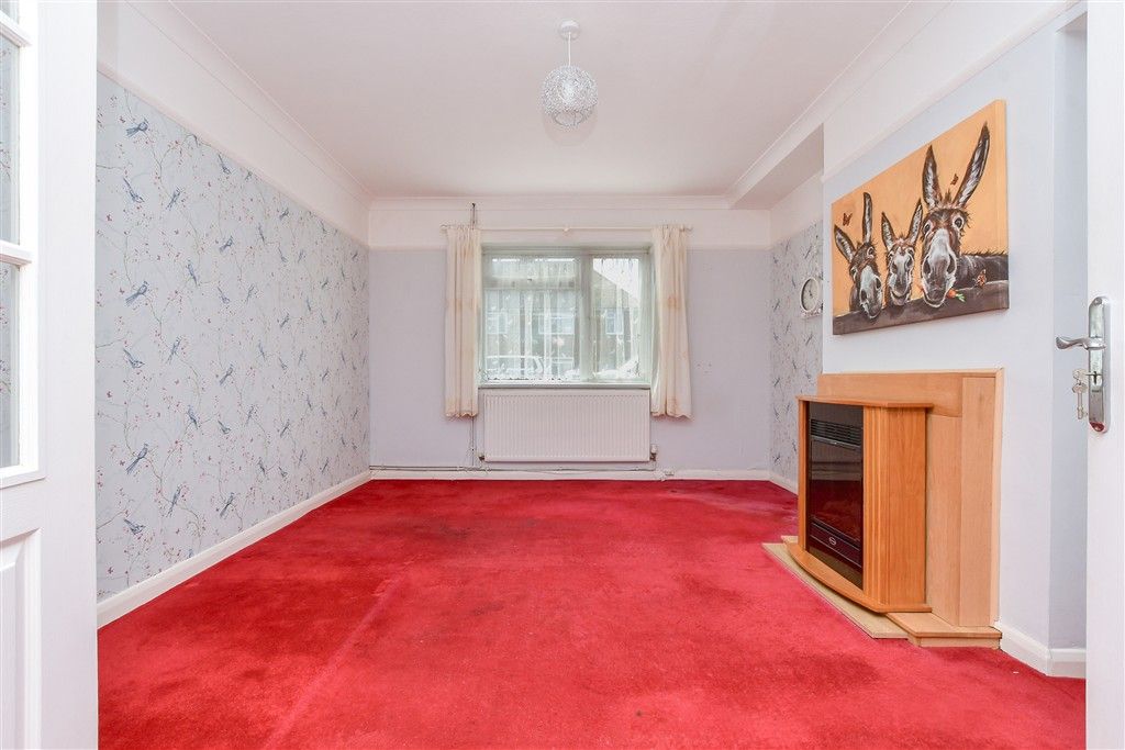 Property photo 3 of 13 Lounge