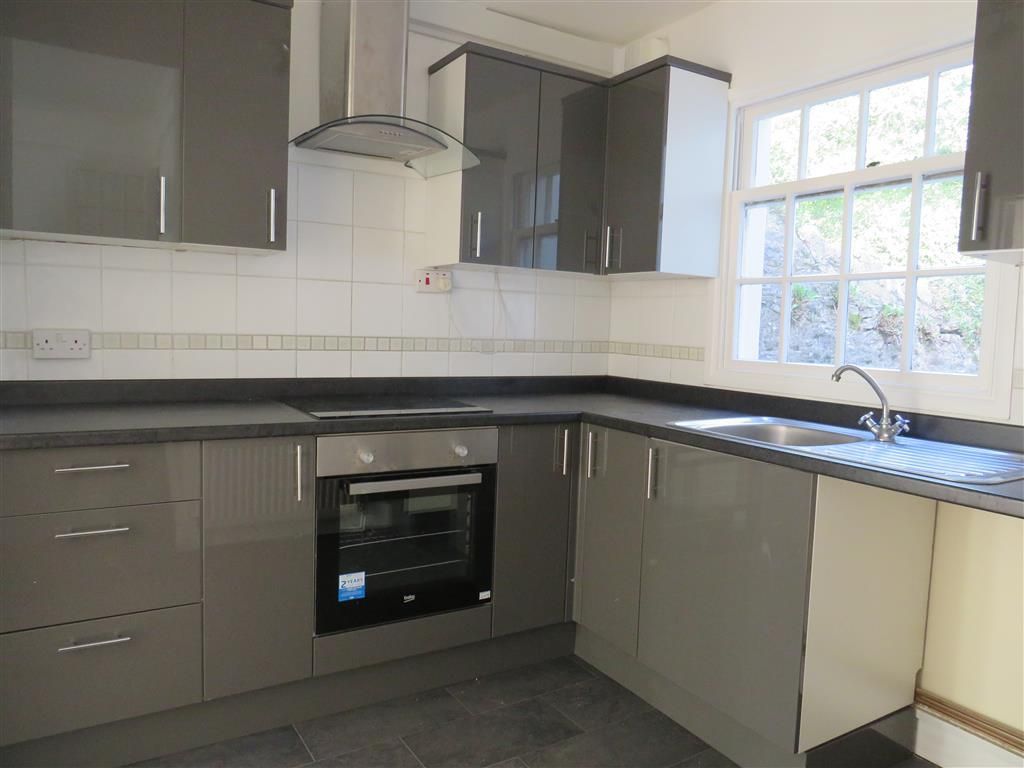 Property photo 2 of 11 Kitchen