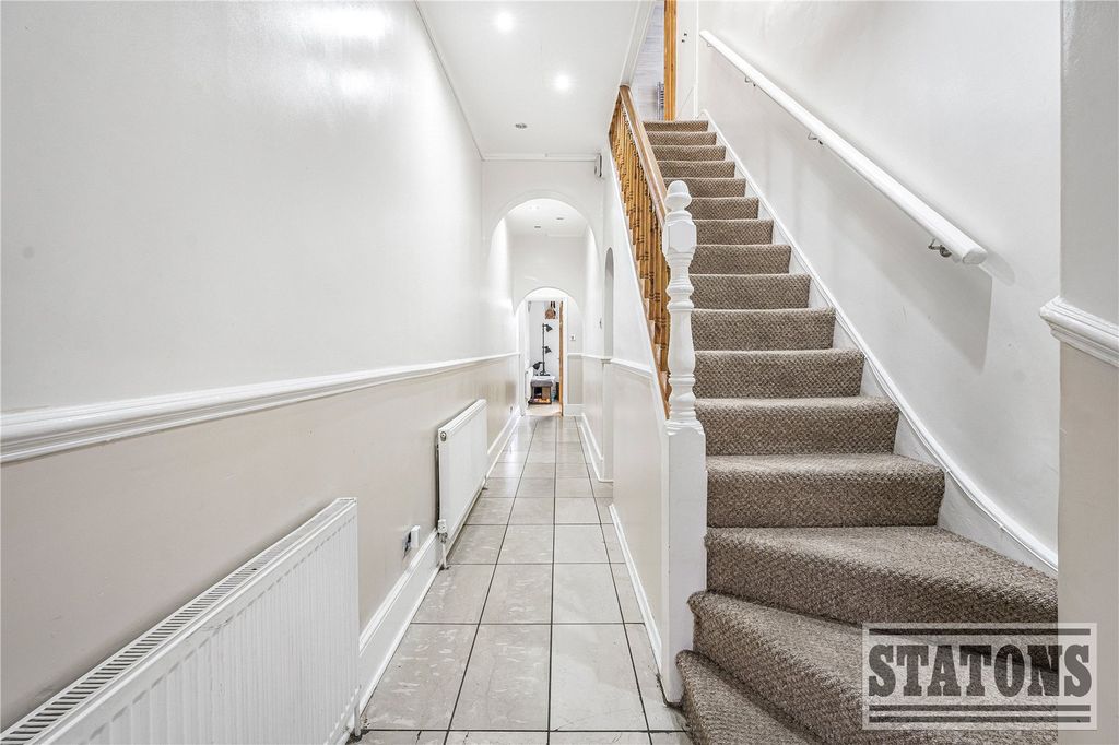 Property photo 2 of 19 Picture No. 35