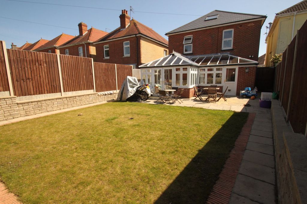 Property photo 2 of 16 Photo 11