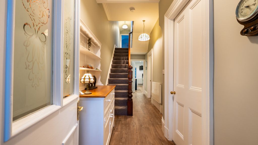 Property photo 3 of 28