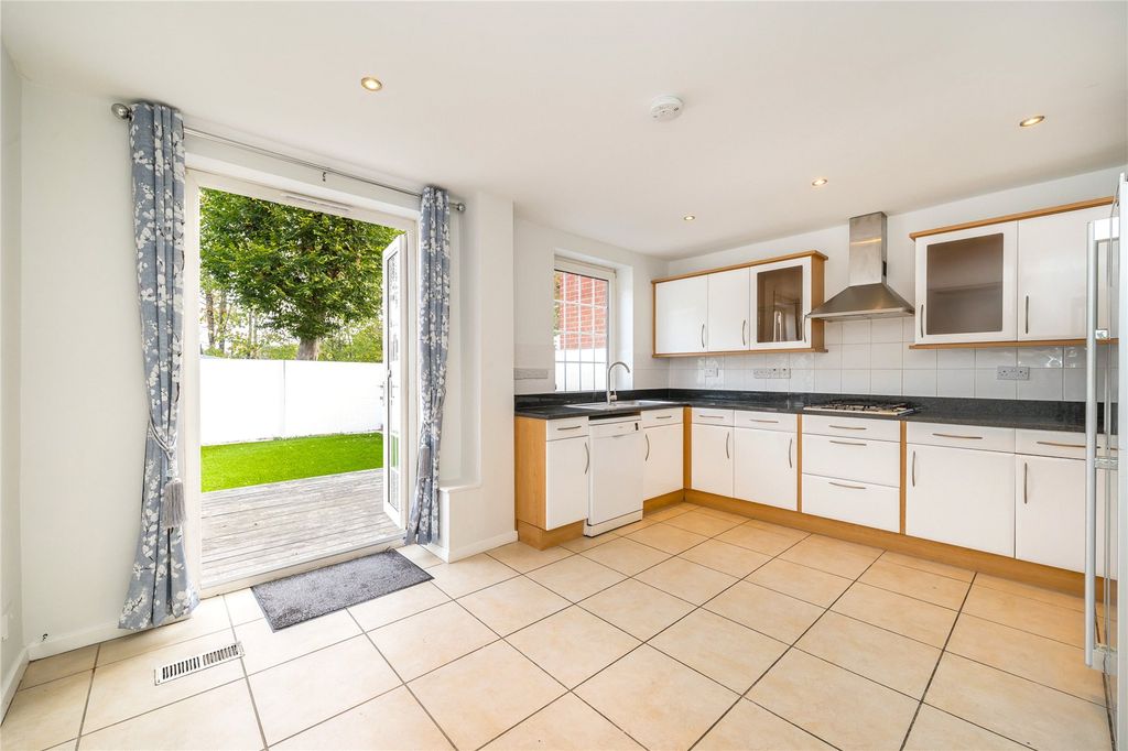Property photo 3 of 10 Picture No. 12
