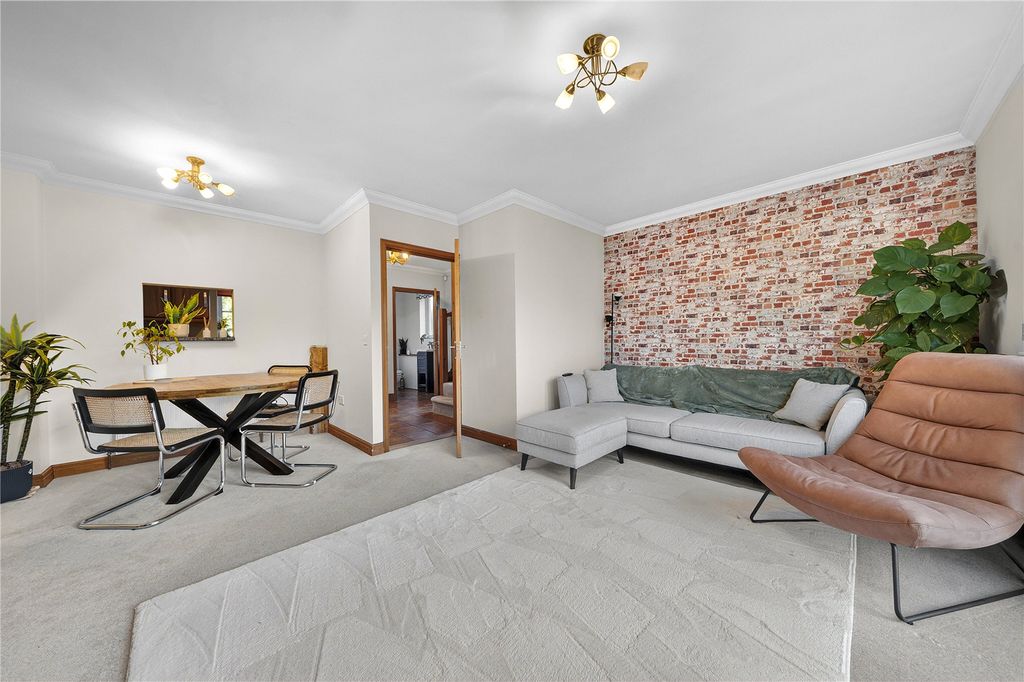 Property photo 2 of 23 Picture No. 32