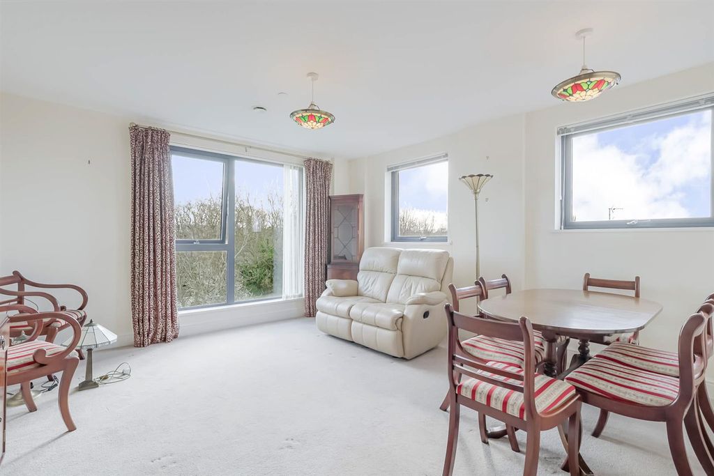 Property photo 3 of 19 2-Bed-Central-Cheltenham6.Jpg