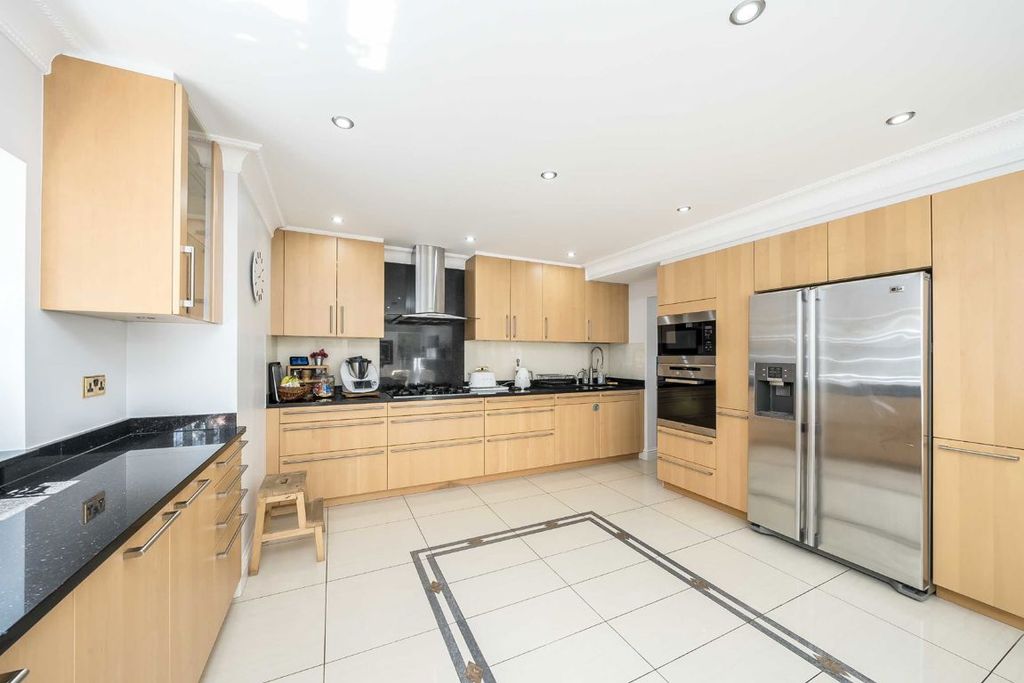 Property photo 2 of 10