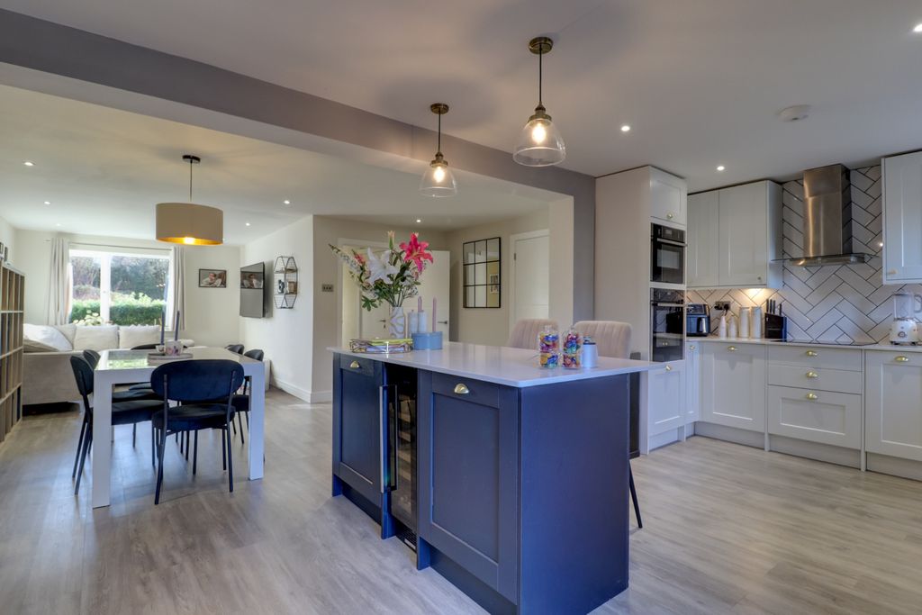 Property photo 2 of 16 Picture No. 18