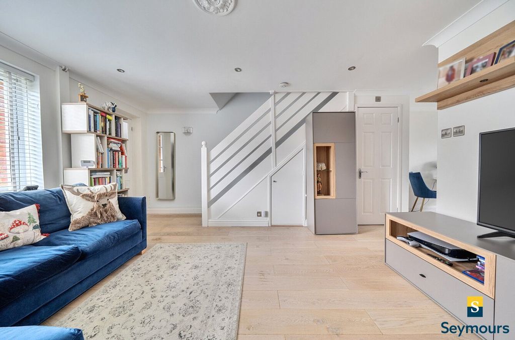 Property photo 2 of 17 Living Room