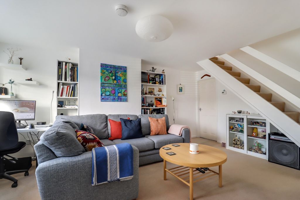 Property photo 2 of 11 Living Room