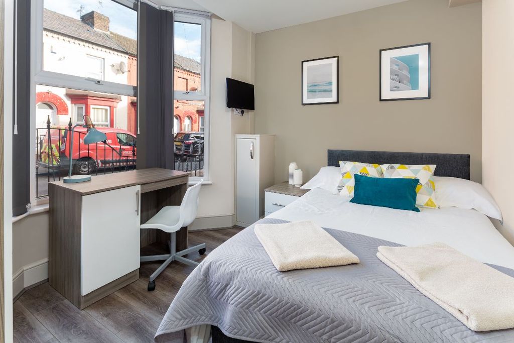 Property photo 1 of 34