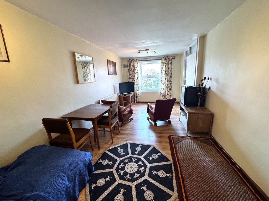 Property photo 3 of 8 Gallery