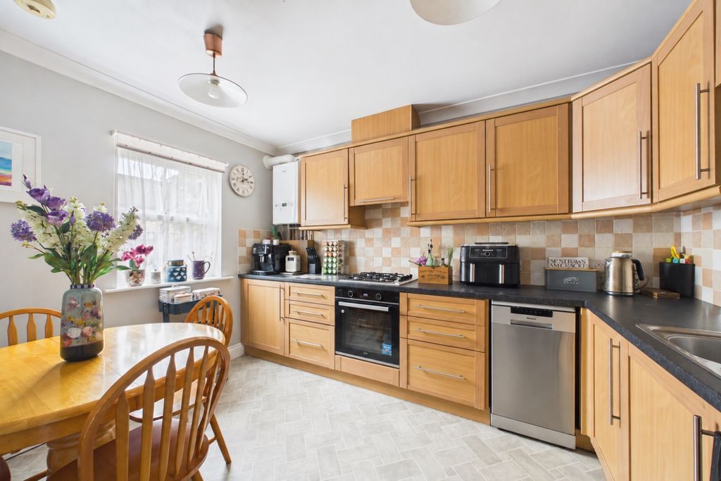 Property photo 3 of 8 Kitchen Diner