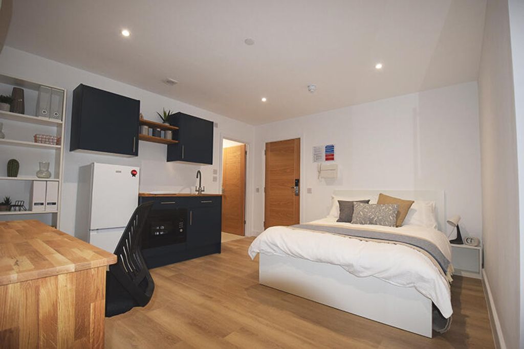 Property photo 3 of 6 This Inviting Double Bedroom Features A Comfortabl...