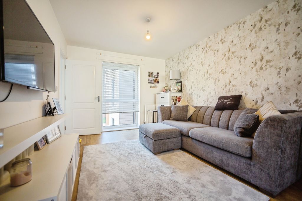 Property photo 3 of 13 Lounge