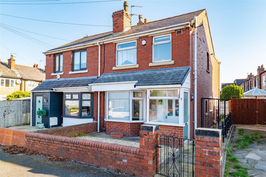 Property photo 1 of 21 Front External