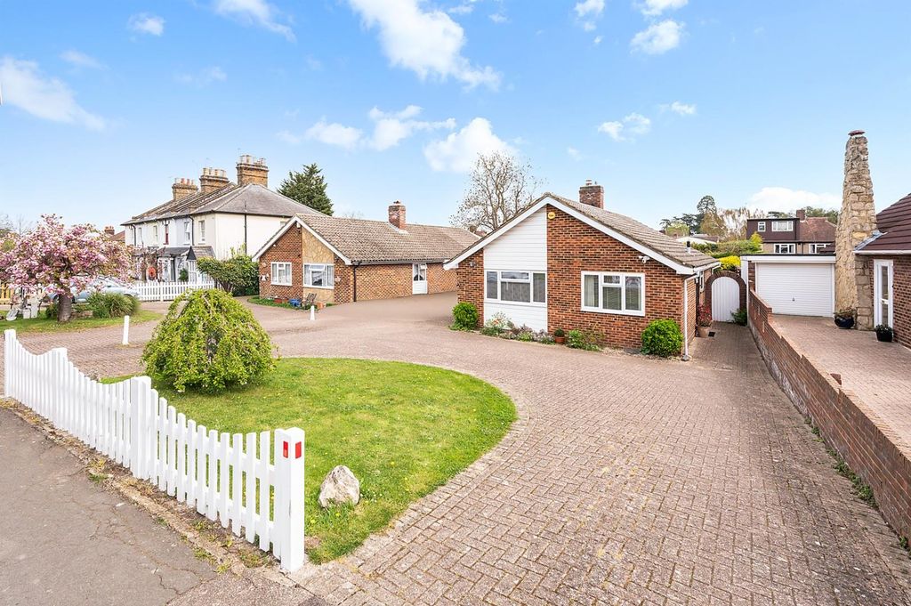 Property photo 1 of 16 Stamford Green Road