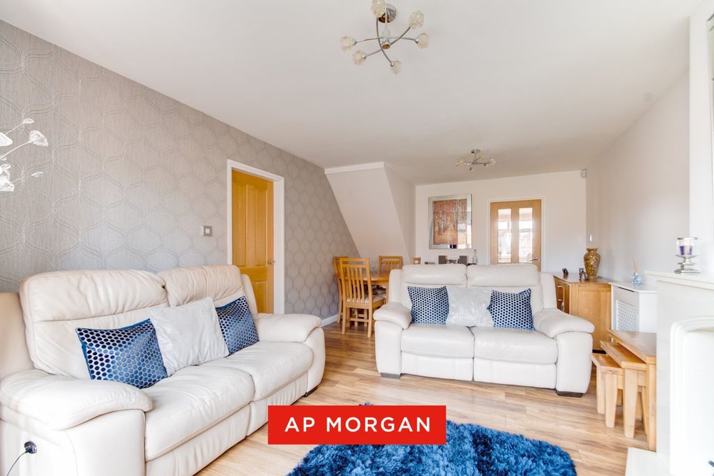 Property photo 3 of 19 Picture No. 16