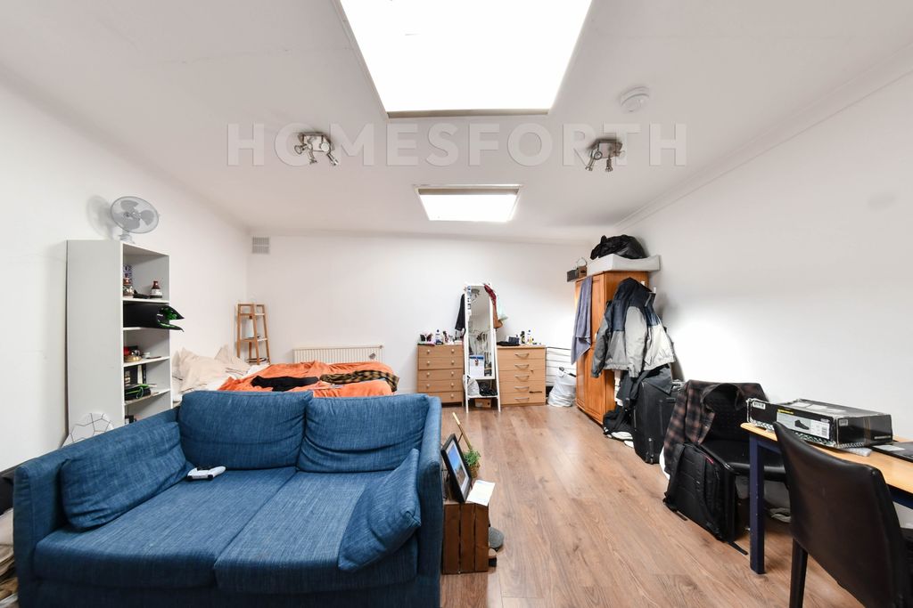 Property photo 3 of 6 Photo 4