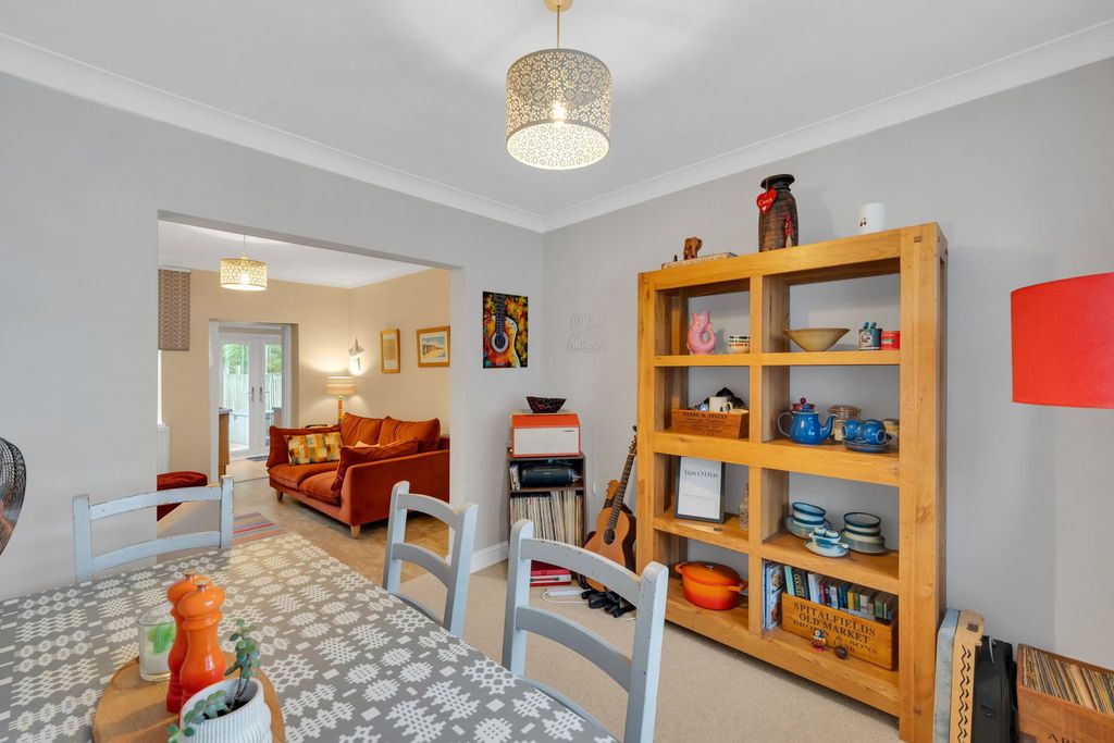 Property photo 3 of 27