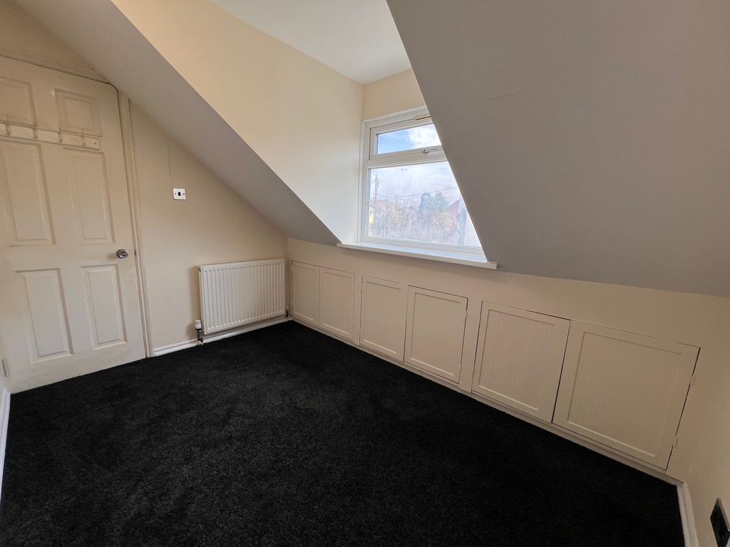 Property photo 3 of 9 Bedroom 1